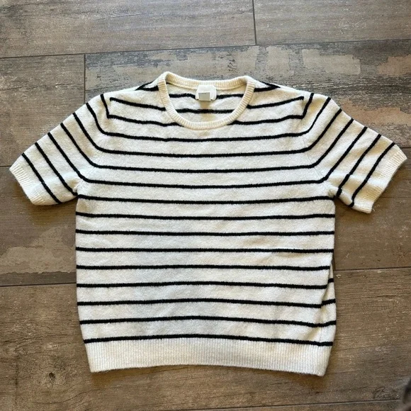 H&M Cream Striped Sweater – Women’s Medium Short Sleeve Chic Knit - Picture 3 of 5